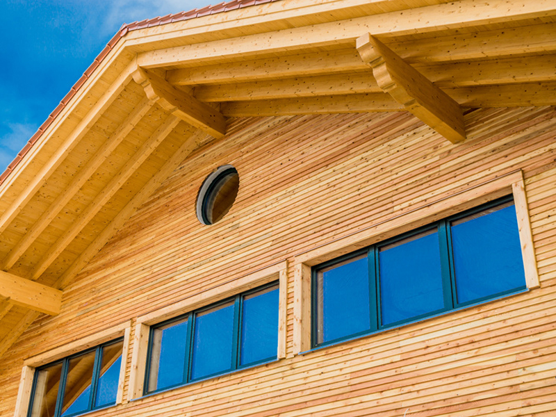 Modernisierung des Dachstuhls mit neuer Holzfassade